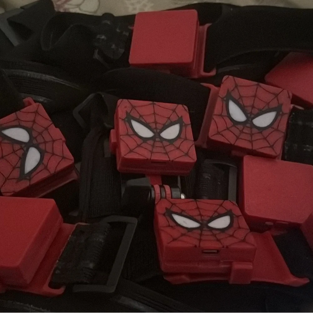 Red Spider-Man 10 trackers ICM45